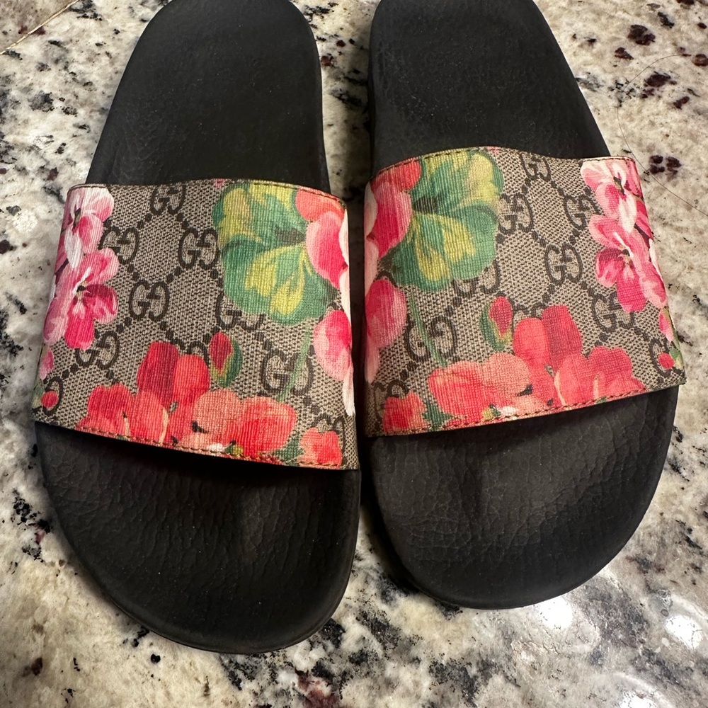 Gucci Women's Floral Slide Sandals - Black and Pink